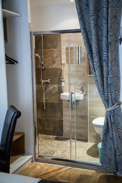 Private Room In A Parisian Homestay! - Close To It All! Exterior foto
