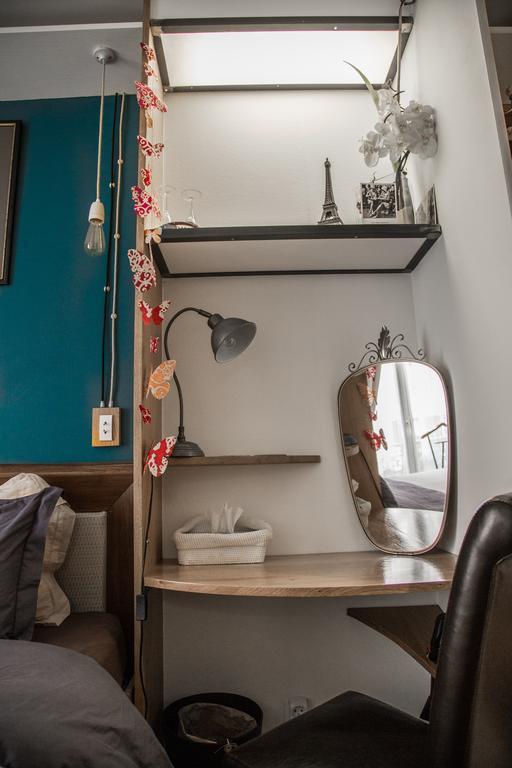 Private Room In A Parisian Homestay! - Close To It All! Exterior foto