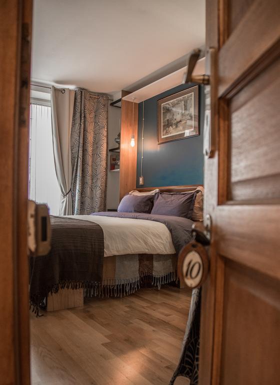 Private Room In A Parisian Homestay! - Close To It All! Exterior foto